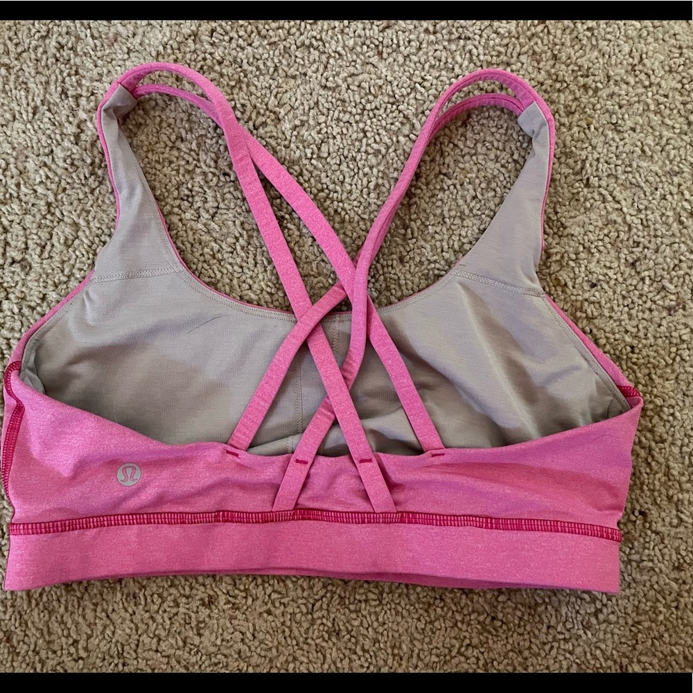 Light pink lululemon sports bra